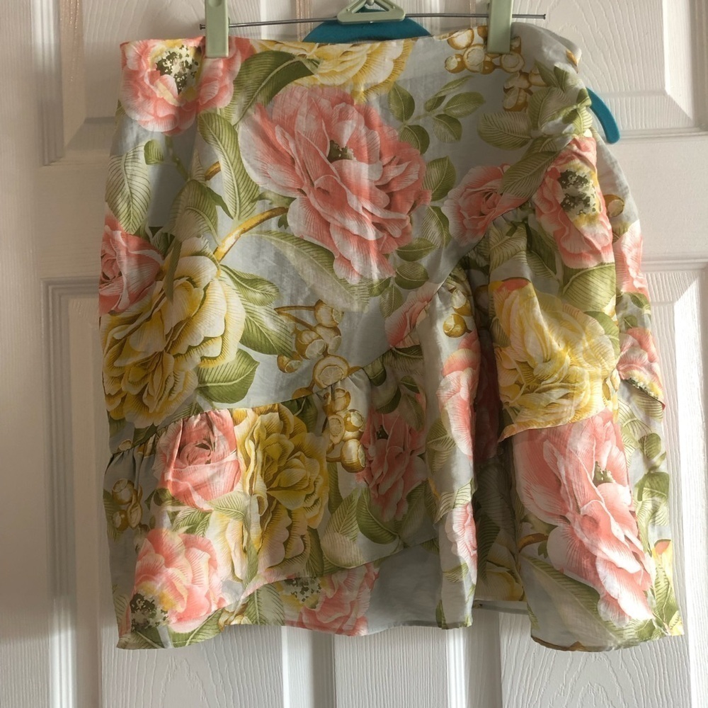 NWT Express High Waisted Asymmetrical Ruffle Mini Skirt in size 12 - Picture 2 of 12